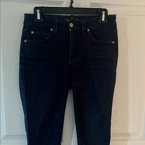Women’s miracle body stretch jeans. Sz 2